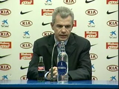 Aguirre felicita a sus jugadores por al victoria frente al Levante por 3-0