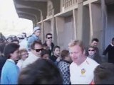 Los aficionados del Valencia increpan a Koeman a su salida del estadio