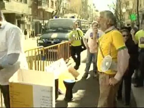 Padres separados piden en Ferraz la custodia compartida