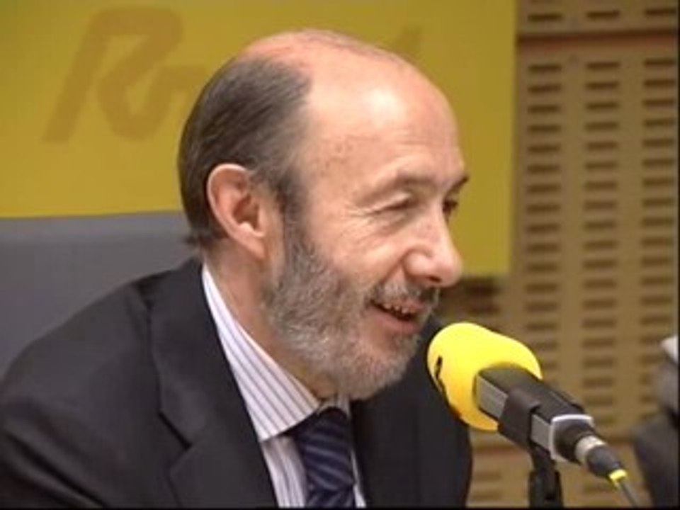 Rubalcaba cree que la consulta del 'lehendakari' no saldrá adelante porque es ilegal