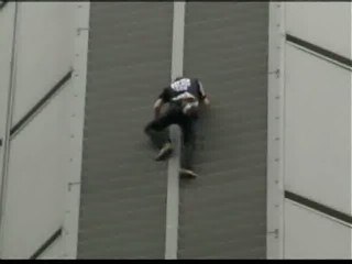 Detienen el "Spiderman francés" en plena aventura