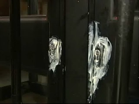 Intentan cerrar algunos colegios electorales en Guipúzcoa