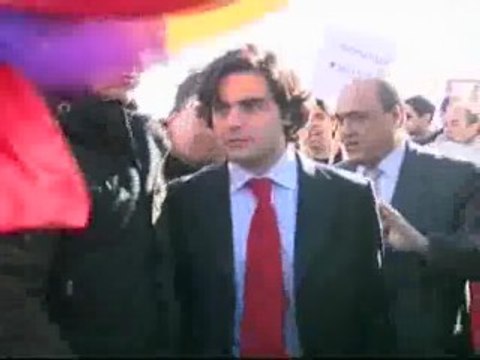 Abucheos e insultos en Parla