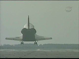 El transbordador Atlantis regresa con éxito a la Tierra