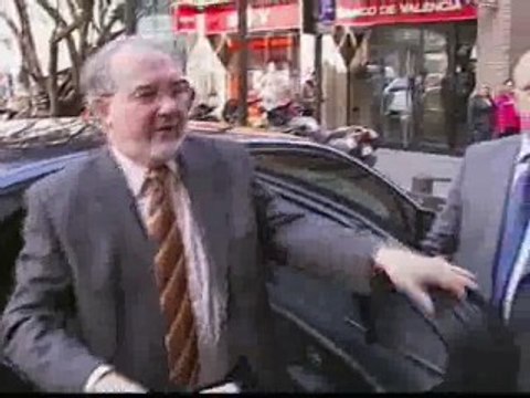 Funcionarios de Justicia reciben a Solbes y Bermejo con pitadas en Murcia