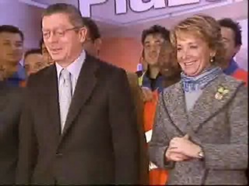 Gallardón y Aguirre se niegan un beso ante la prensa
