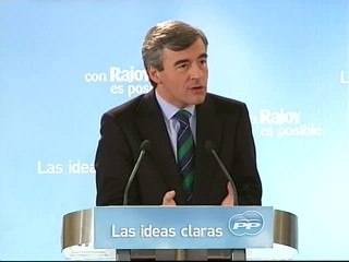 Acebes: "Con Zapatero, los artistas y el doctor Montes son los únicos portavoces autorizados"