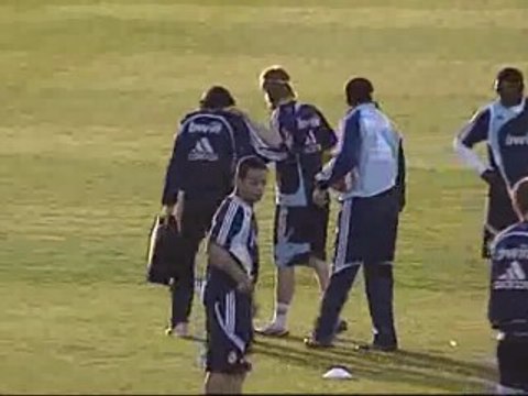 Guti se retira del entrenamiento 'tocado'