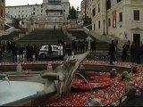 Medio millón de pelotas de colores en la Plaza de España de Roma