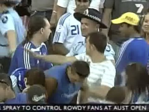 Gas pimienta en las gradas del Open de Australia