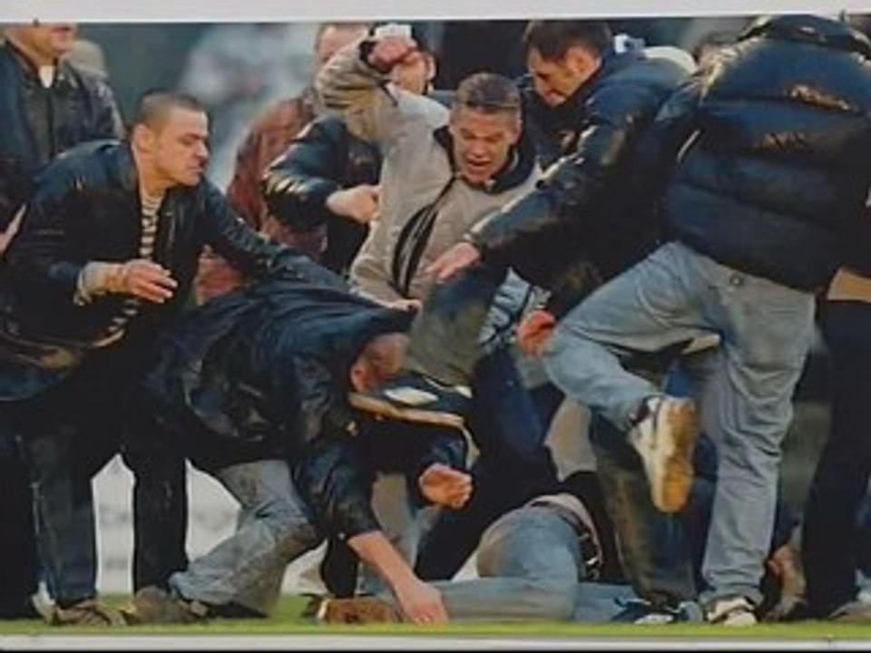 Una exposición de Caja Madrid muestra el lado más oscuro del fútbol