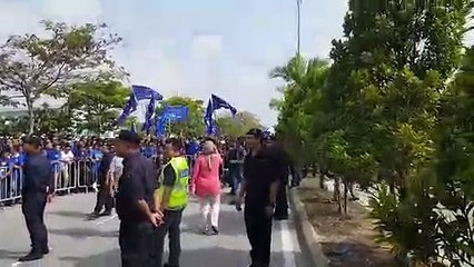 Pakatan, BN supporters gather outside Rantau nomination centre