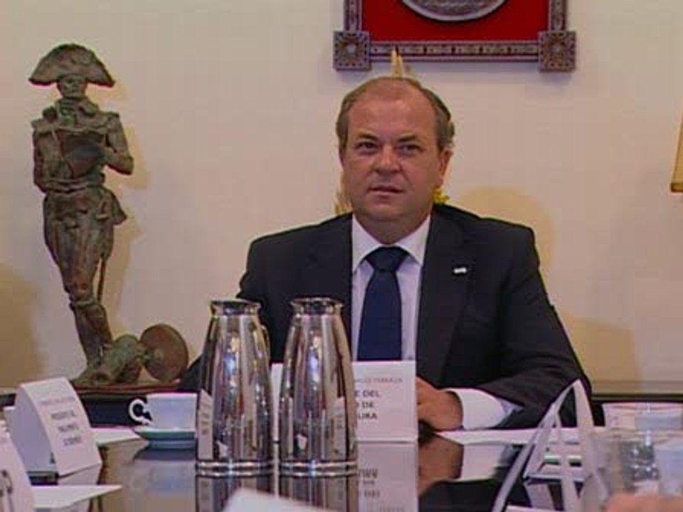 Monago avanza sus políticas de empleo