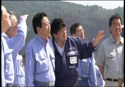 El primer ministro de Japón visita la zona devastada seis meses después del desastre