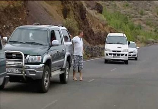 Algunos vecinos dejan la reunión con Pevolca molestos por no dejarles volver a sus casas