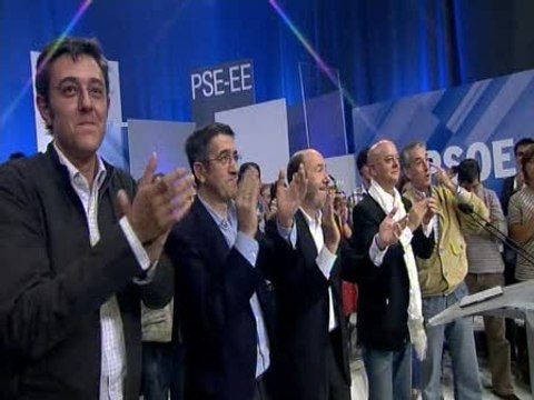 López y Rubalcaba se reúnen tras el cese de ETA