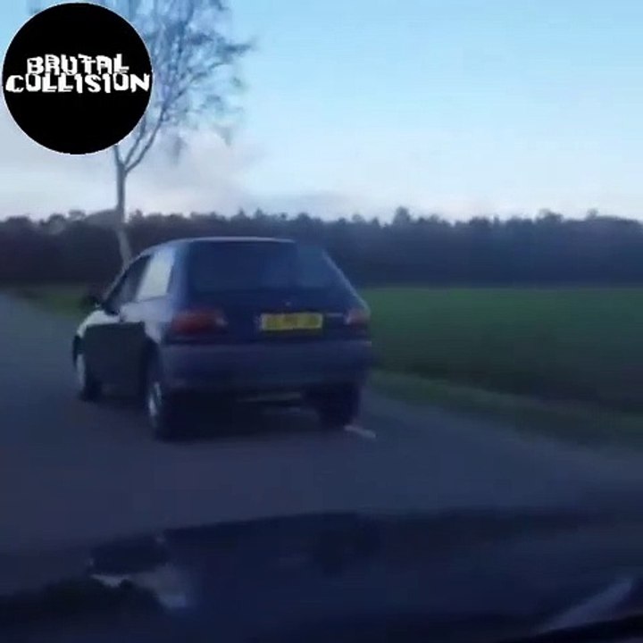 Une voiture contente daller en teuf !