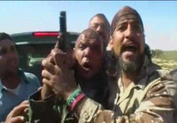 Se difunden las imágenes del supuesto ejecutor de Gadafi