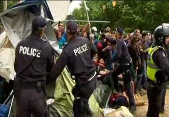 La policía desaloja por la fuerza a los "indignados" en Melbourne