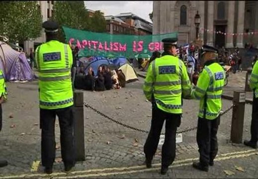 Alrededor de 200 indignados siguen acampados en Londres