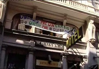 Los indignados &#039;okupan&#039; un hotel y un edificio