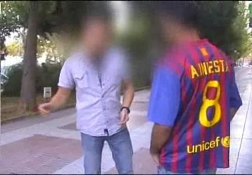 Aumentan en barcelona los robos de cadenas y joyas por el método del tirón