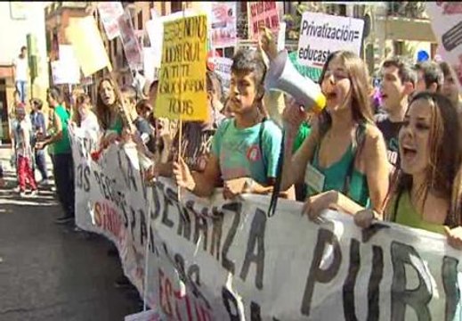 Miles de estudiantes protestan en toda España contra los recortes en Educación