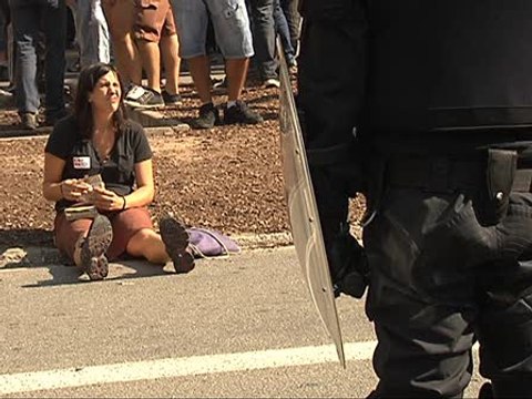 Antifascistas recorren las calles de Barcelona