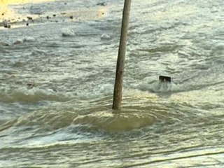La rotura de una tubería colapsa Madrid