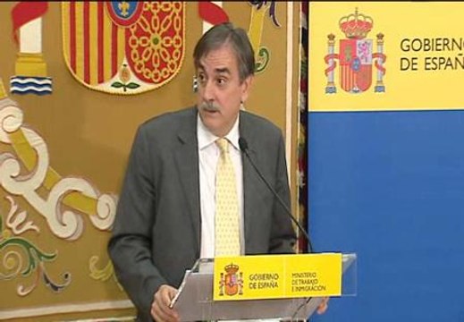 Valeriano Gómez señala que la decisión del Gobierno de aplazar la salida a Bolsa de LAE es acertada y lógica