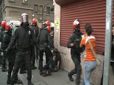 La Ertzaintza carga contra manifestantes
