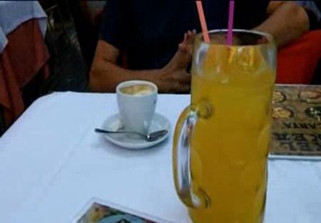 Varios restaurantes de Las Ramblas de Barcelona  denunciados por no indicar los precios de las bebidas