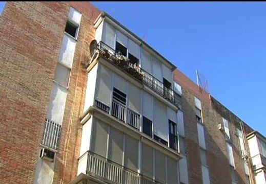 Un bebé cae desde un cuarto piso en Sevilla y sale ileso