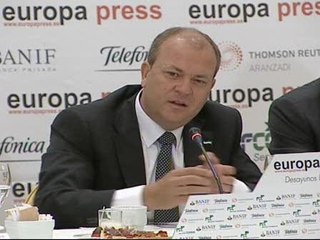 Monago bromea con que se necesita una secretaría del amor