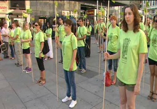 Decenas de personas se concentran en Madrid para rechazar el Toro de la Vega