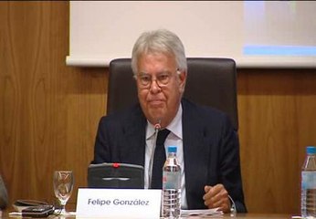 Felipe González: "Estamos al borde del precipicio"