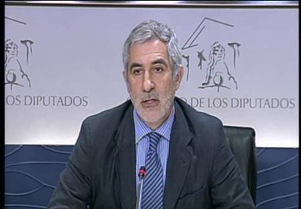 Llamazares: "Si hay un objetivo de déficit a incorporar es el de los déficit sociales"