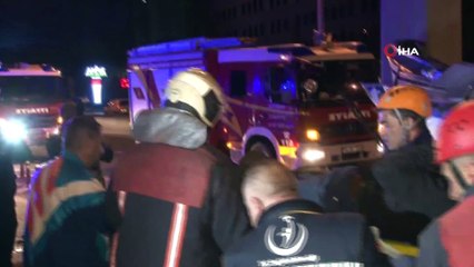 Başkent’te sebze yüklü kamyon hurdaya döndü