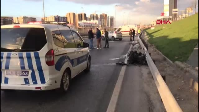 İstanbul- Cevizlibağ'daki Trafik Kazasında Otomobilin Motoru Yerinden Fırladı