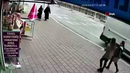 Tesettürlü kadınlara saldıran kadın: “Benim de ailem kapalı”