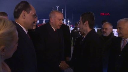 Erdoğan Pendik'te Broşür Dağıtırken Hakarete Uğrayan Genç ile Buluştu