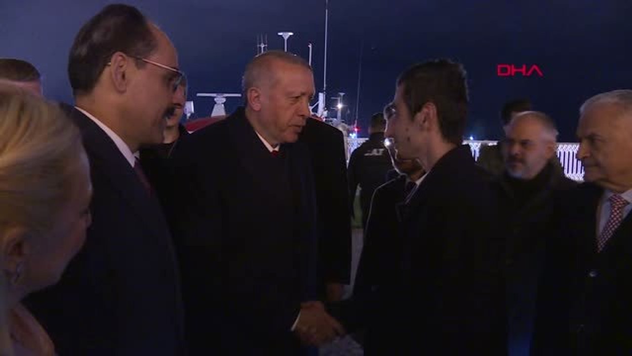 Erdoğan Pendik'te Broşür Dağıtırken Hakarete Uğrayan Genç ile Buluştu