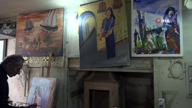 Savaştan kaçtı, 20 metrekarelik dükkanında hayallerini resmediyor