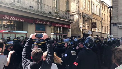 Gilets jaunes à Avignon : premières tensions après une charge des CRS