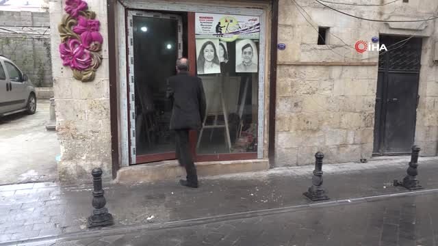 Savaştan Kaçtı, 20 Metrekarelik Dükkanında Hayallerini Resmediyor