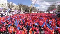 Cumhurbaşkanı Erdoğan, Sultangazi mitinginde vatandaşları selamladı - İSTANBUL