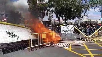 Mossos persegueixen manifestants antifeixistes