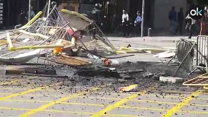 Así es como ha quedado la calle Tarragona tras los disturbios provocados por los CDR