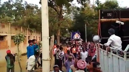 Sarswati pojja special - or maybe it is loud distorted music in the road!!! headache!