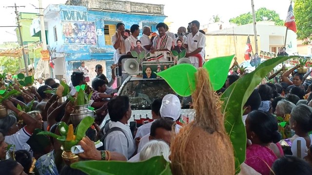 OPS Son in Theni : தேனியில் ஓபிஎஸ் மகன் ரவிந்திரநாத் குமார் பிரச்சாரம்- வீடியோ